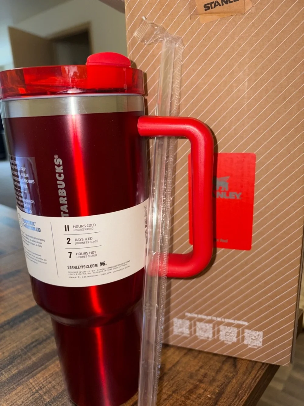 Stanley Bright Red Quencher H2.0 Travel Tumbler with Matching Lid - Picture 3 of 3